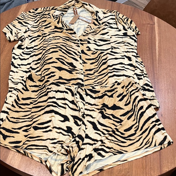 SKIMS Other - skims cheetah Print Pajama Set